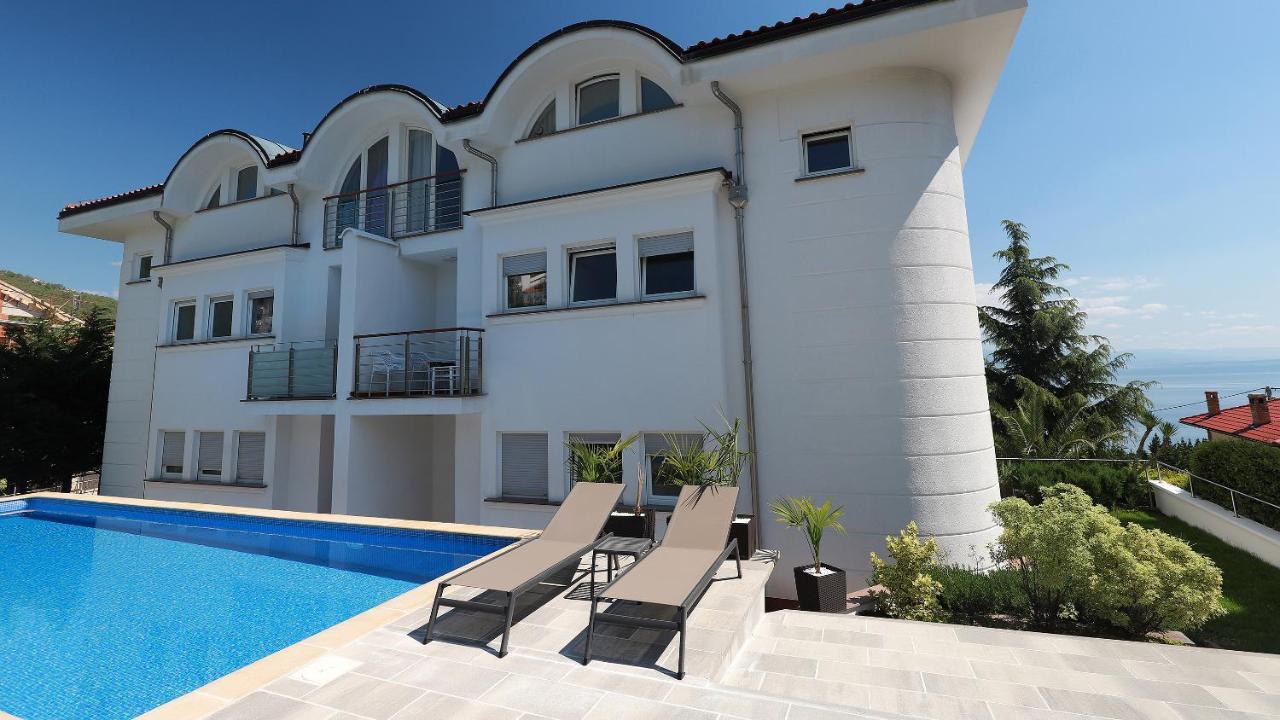Sea View Apartment In Ічичі Екстер'єр фото