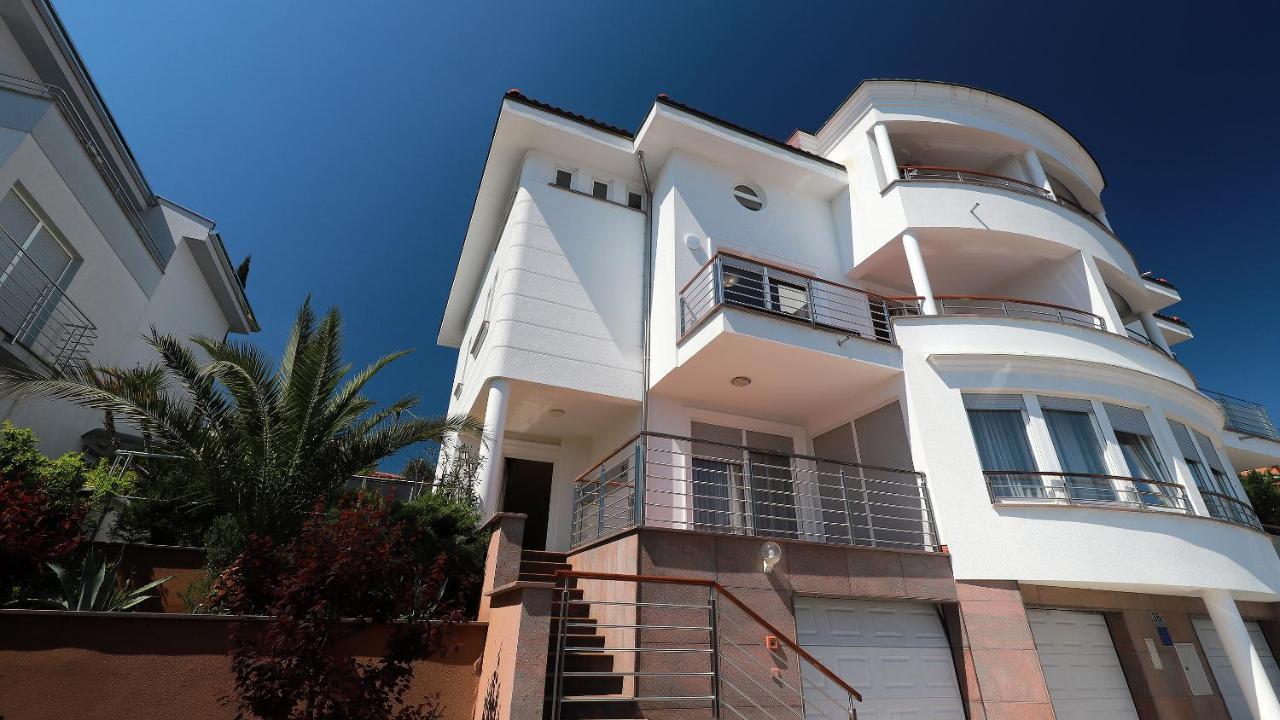 Sea View Apartment In Ічичі Екстер'єр фото